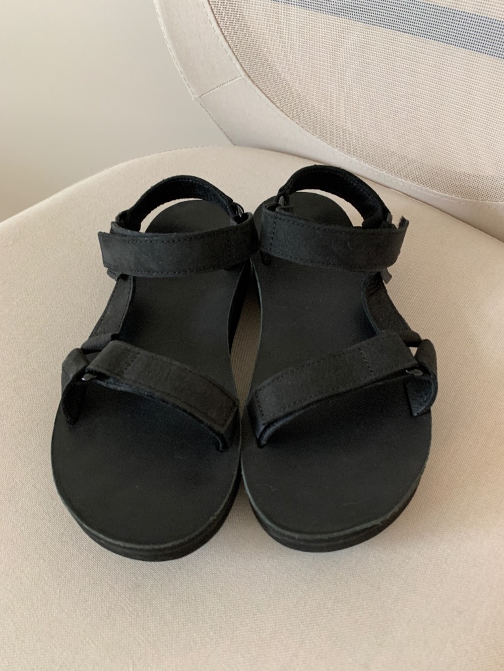 Teva size 7 black sandals